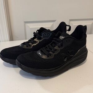 GDefy Men's Black Shock-Absorbing Sneakers